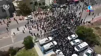 国足气晕现场球迷