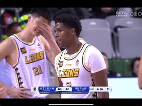 狂揽两双球员砍下高分,助队胜出 狂揽两双球员砍下高分,助队胜出