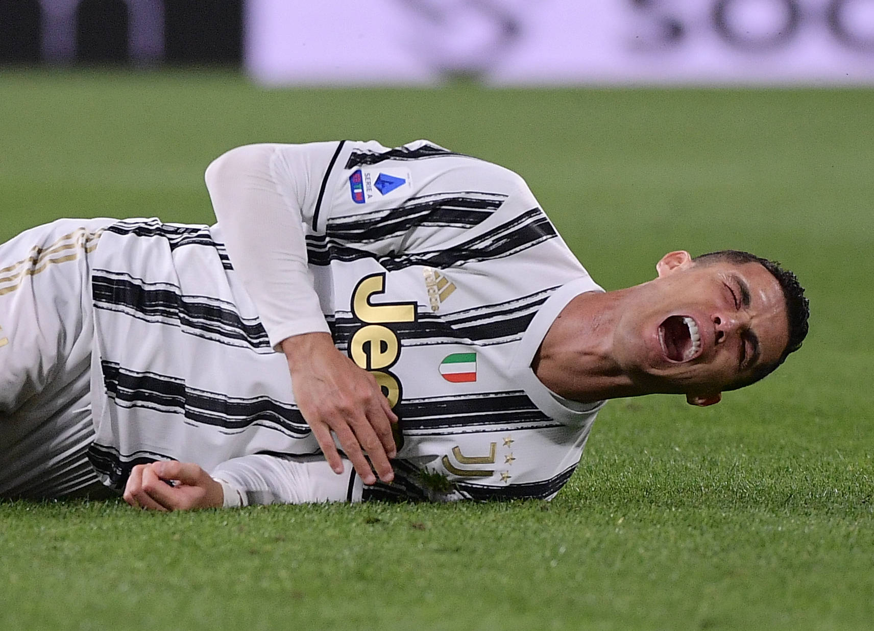 俄罗斯足球队风头盖过斯洛文尼亚，获得胜利