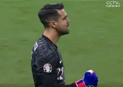 那不勒斯门将扑出点球，帮助球队获胜(那不勒斯足球)